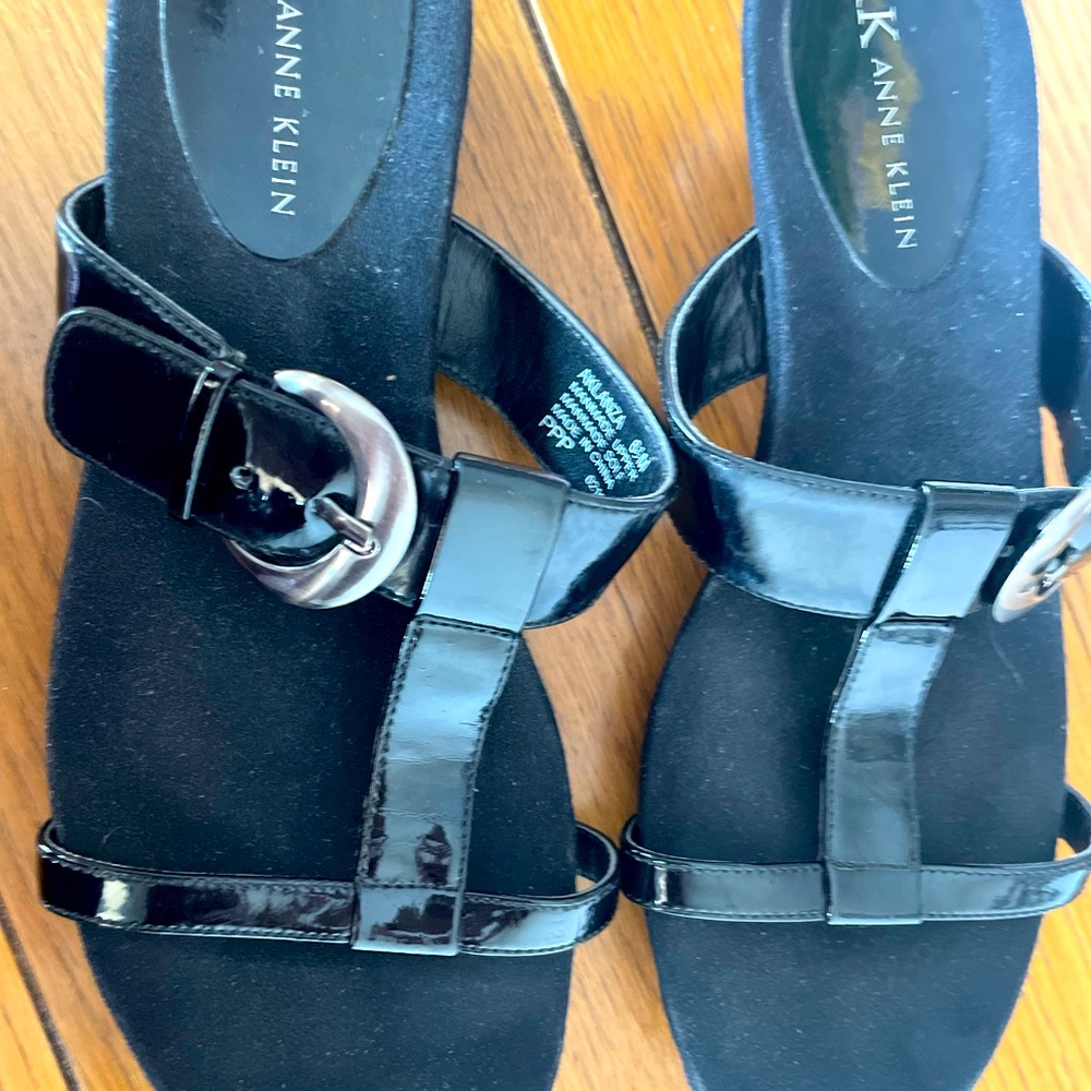 Anne Klein black patent slip on sandals Size 6.5M